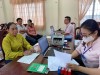 Bà Hoàng Thị Gấm, Hội viên nông dân xã Lộc Thạnh làm thủ tục nhận tiền vay tại điểm giao dịch xã Lộc Thạnh ngày 07.9.2020