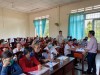 Cán bộ NHCSXH huyện Lộc Ninh đánh giá hoạt động các tổ TK&VV trong cuộc họp giao ban hàng tháng tại xã