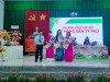 Đồng chí Trần Văn Vinh - TUV, Chủ tịch Hội Nông dân tỉnh trao Quyết định và tặng hoa cho Ban Chủ nhiệm CLB Nông dân Tỷ phú Nữ