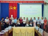 Lãnh đạo Quỹ hỗ trợ nông dân tỉnh và lãnh đạo UBND phường Tân Bình chụp hình lưu niệm cùng các hộ vay