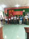 Lãnh đạo Hội Nông dân huyện và UBND xã Thiện Hưng – Bù Đốp trao quyết định kết nạp hội viên mới năm 2024