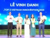 Hội viên Nguyễn Văn Lĩnh (thứ 2, từ trái qua) nhận Cúp và giấy chứng nhận Top 3 Vietnam Innovention 2023