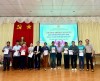 Bà Trần Thị Hồng - Giám đốc Quỹ HTND tỉnh Bình Phước, ông Đỗ Văn Quang – Phó Chủ tịch Hội Nông dân huyện Lộc Ninh cùng lãnh đạo HND xã Tân Thành trao tiền cho các hộ vay vốn của Dự án.