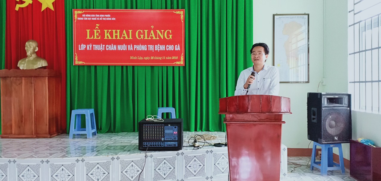 Đồng chí Nguyễn Văn Giang - Giám đốc TTDN&HTND tỉnh Bình Phước phát biểu chị đạo Lễ khai giảng