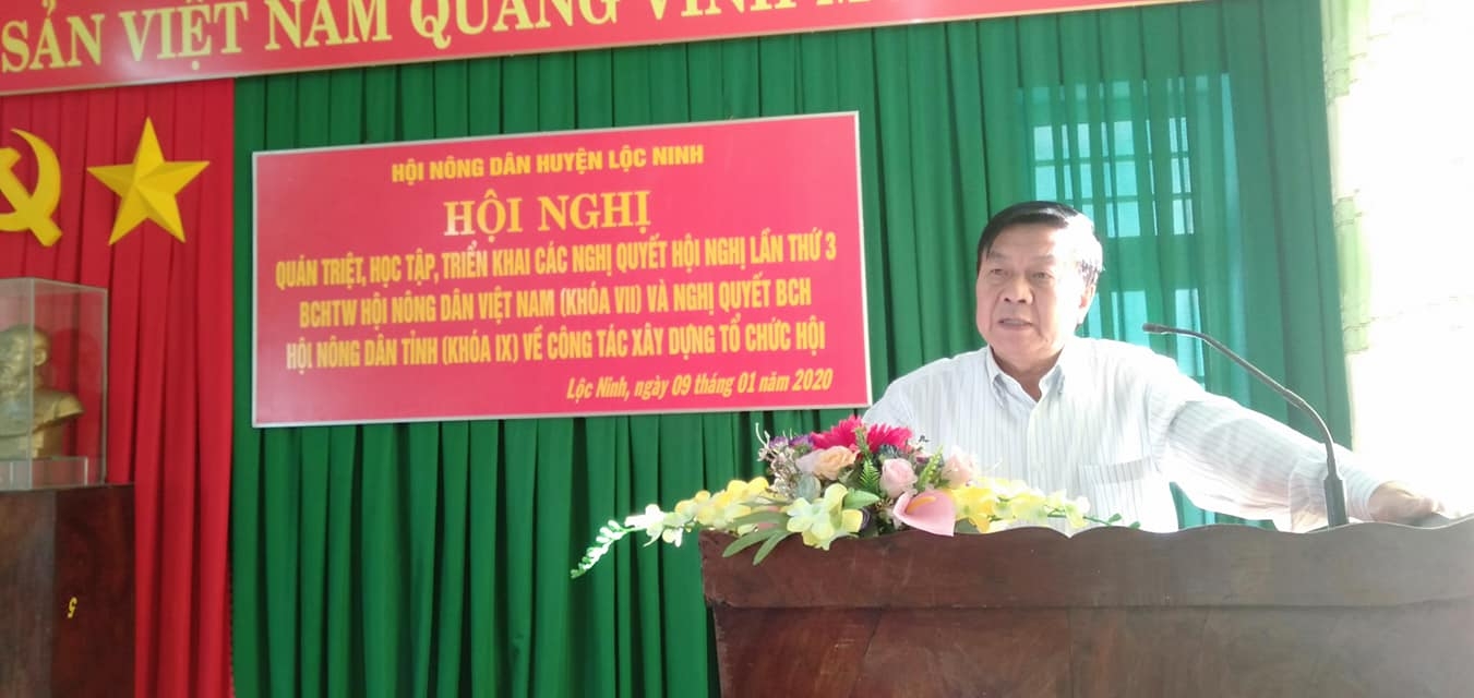 Đồng chí Lê Khắc Phú   HUV, Phó trưởng Ban Dân vận Huyện ủy, Chủ tịch Hội Nông dân huyện triển khai nghị quyết