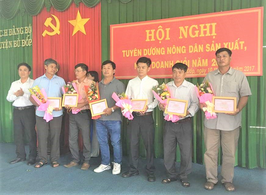 Nông dân SXKDG của huyện Bù Đốp được khen thưởng