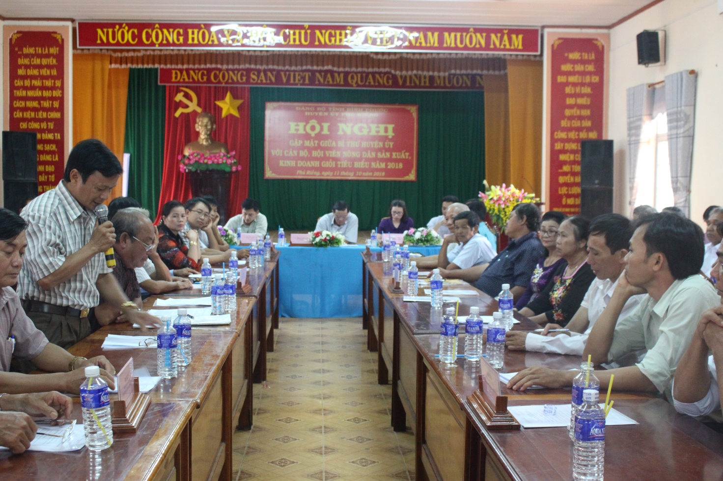 Huyện ủy Phú Riềng gặp mặt cán bộ hội viên NDSX KD giỏi