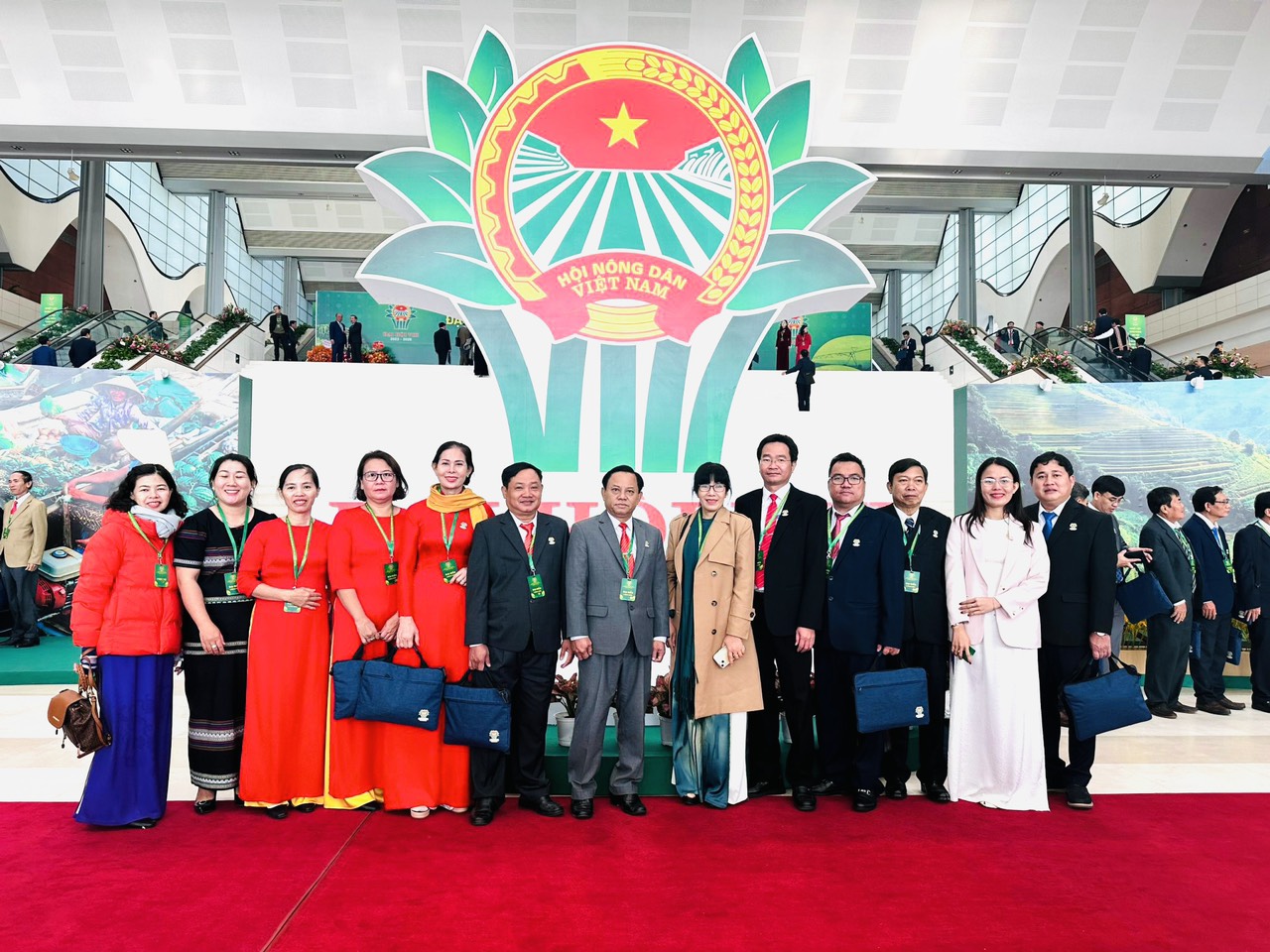 Đoàn Đại biểu Bình Phước chụp hình lưu niệm tại Đại hội Hội Nông dân Việt Nam khoá VIII, nhiệm kỳ 2023 - 2028